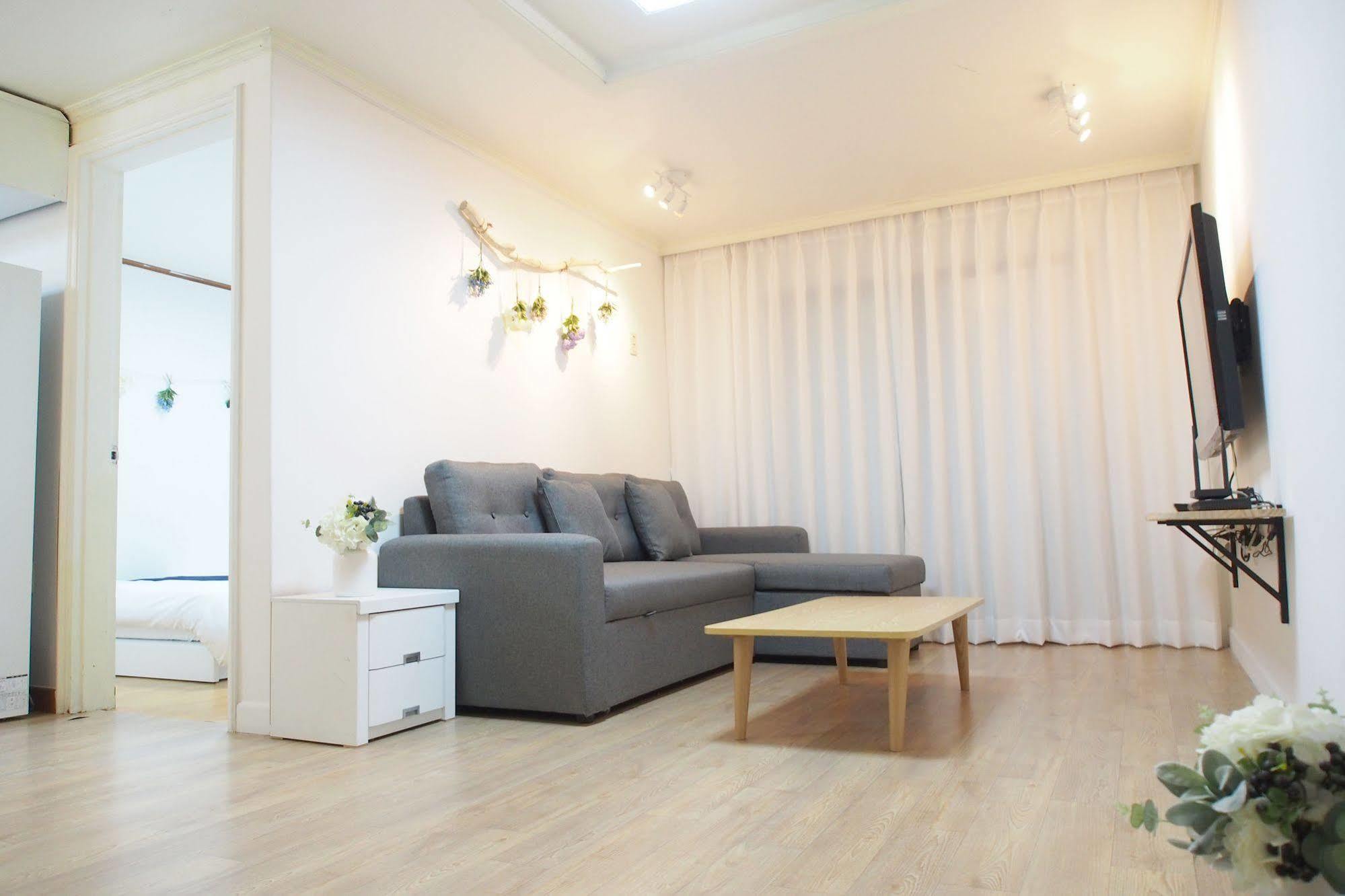 Ewha Hostel Сеул Экстерьер фото